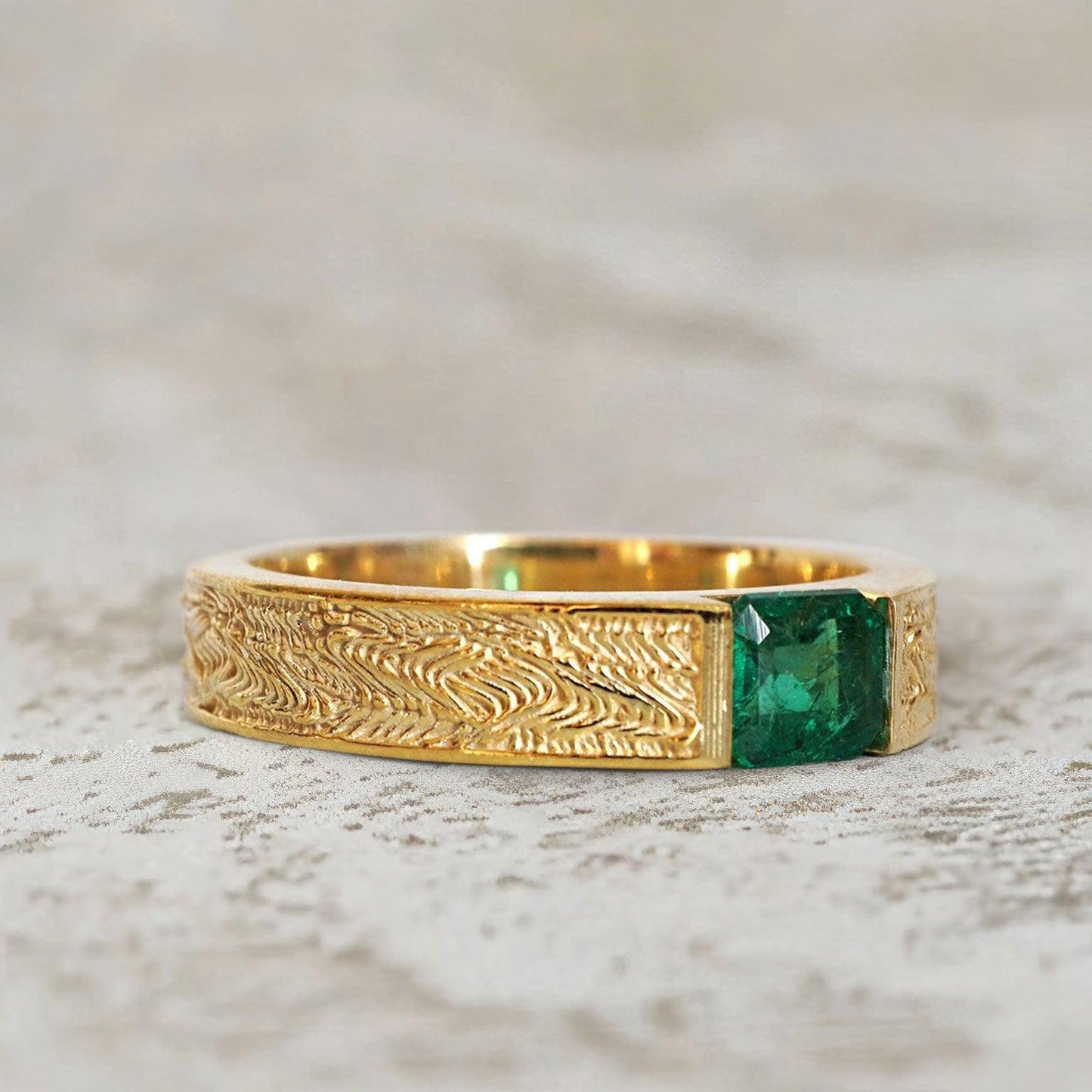 Unique Dragon Lab Emerald Ring Band For Men